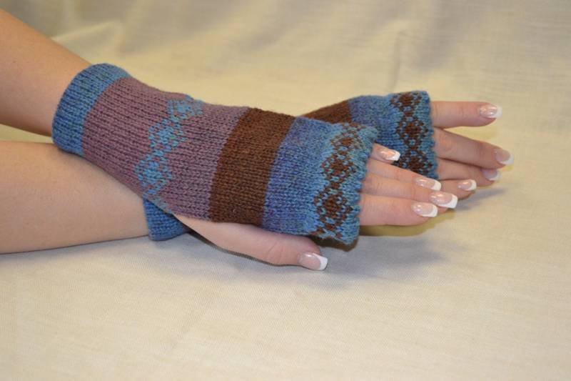 Frauen Stricken Armstulpen Mit Ornamenten, Goth Fingerlose Handschuhe Gestrickt Fairisle Fäustlinge von NatLissCrafts