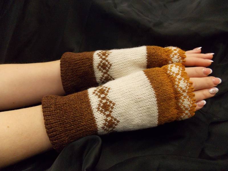 Frauen Stricken Armstulpen Mit Ornamenten, Goth Fingerlose Handschuhe Gestrickt Fairisle Fäustlinge von NatLissCrafts