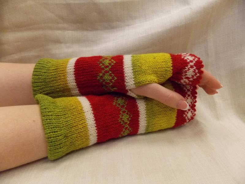 Frauen Stricken Armstulpen Mit Ornamenten, Goth Fingerlose Handschuhe Gestrickt Fairisle Fäustlinge von NatLissCrafts