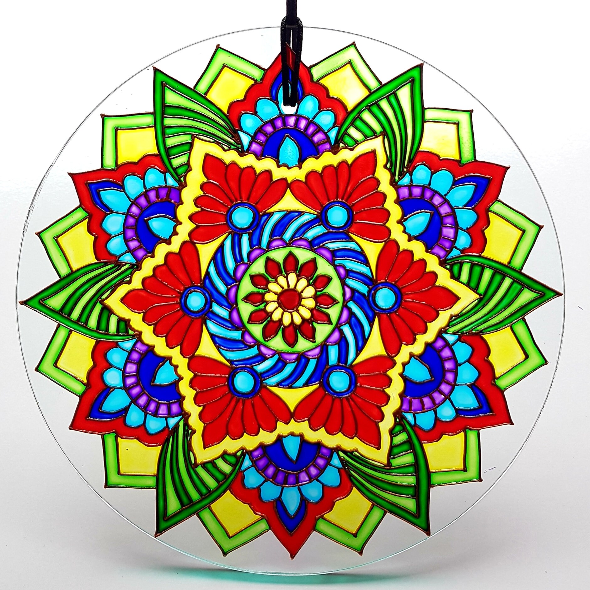 Handgemalter Mandala Suncatcher Glasmalerei-Effekt-Fensterbehang von NataGlassArt