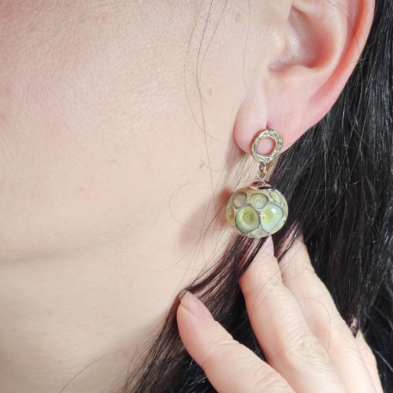 Elegante Olivgrüne Lampwork Glas Perlen Silber Ohrringe - Handgemachter Boho Statement Schmuck von NataliBogunAtelier