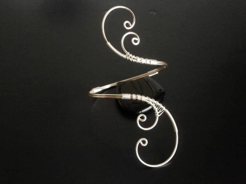 Silber Überzogener Draht Gewickelt Arm Manschette Armband von NataliStudio