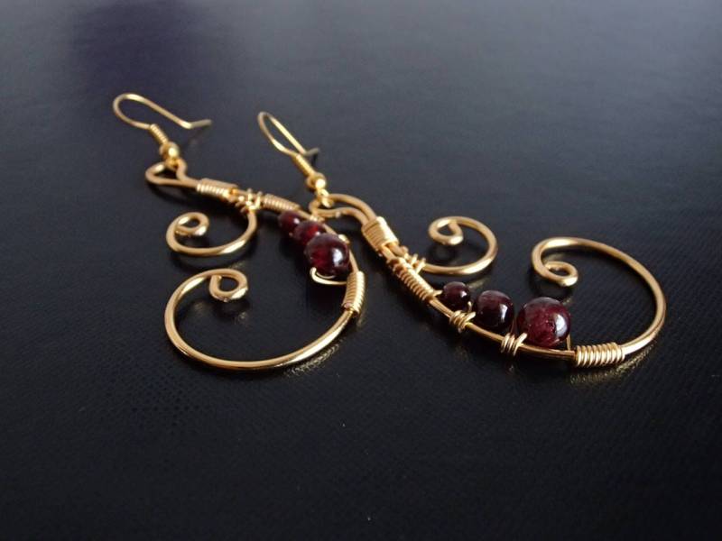 Granat Ohrringe, Gold Draht Braut Gewickelt Schmuck, Handgefertigte Schmuck von NataliStudio