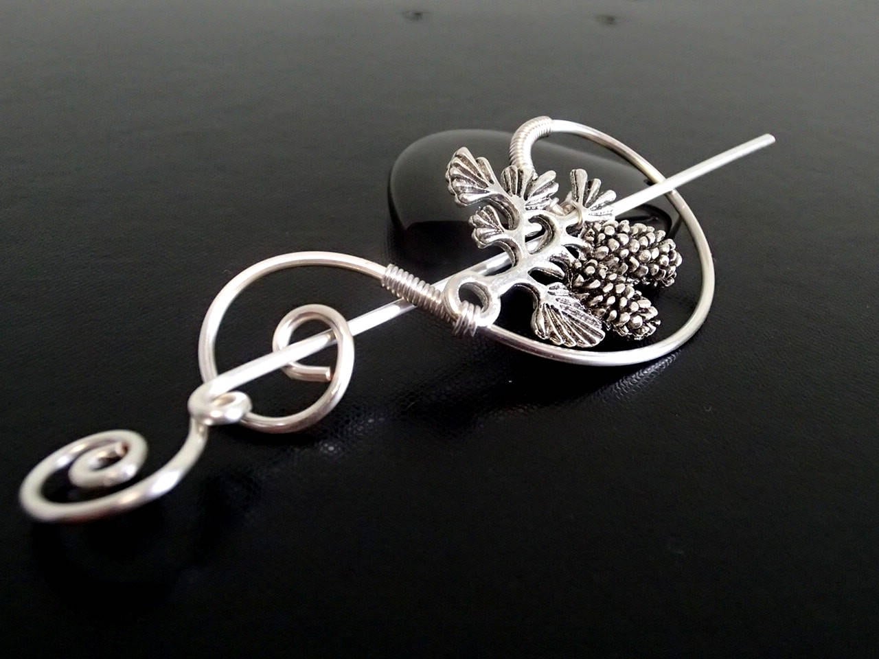 Kiefer Kegel Schal Pin, Pin Schal, Fibel, Pullover Brosche, Stricken Zubehör, Silberdraht Stift von NataliStudio