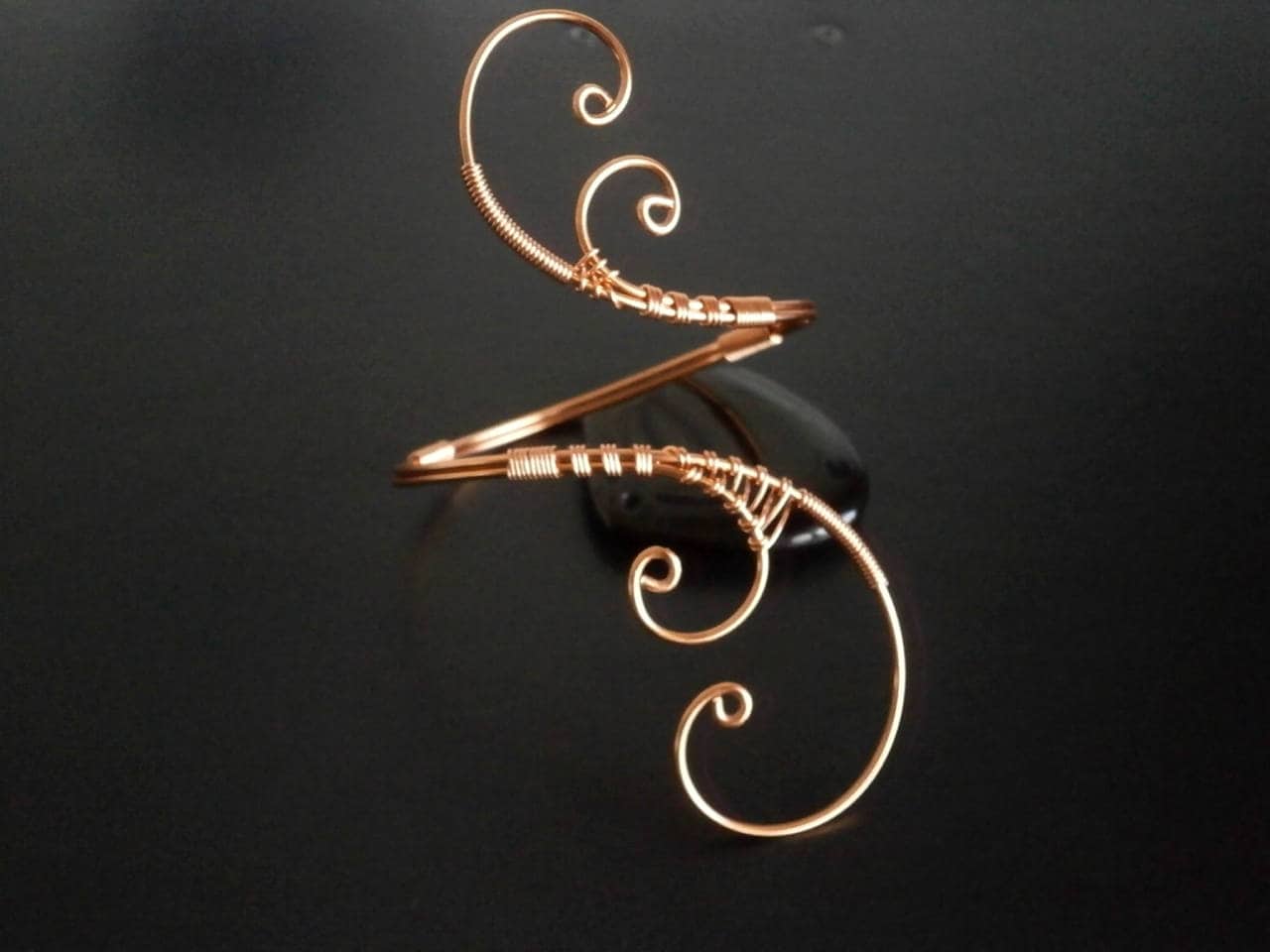 Spiral Kupferdraht Armmanschette von NataliStudio