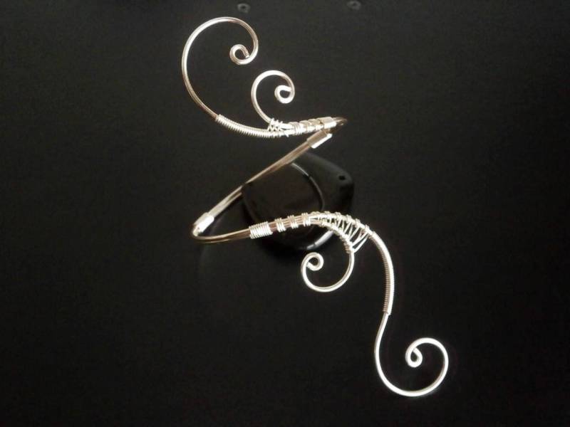 Silber Überzogener Draht Gewickelt Arm-Manschette Spiralarm-Armreif von NataliStudio