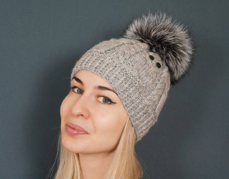 Angora Wolle Strickmütze Eulen Design, Silberfuchs Bommel von NataliStudioUA