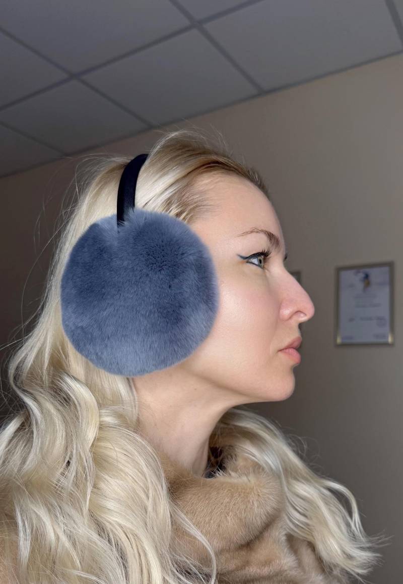 Graue Rex Kaninchenfell-Ohrenschützer Verstellbare Winter-Ohrenwärmer von NataliStudioUA