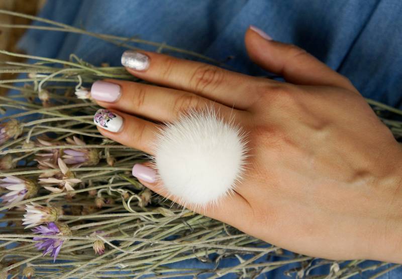 Nerz Pelz Pom Ring Verstellbarer Winterschmuck von NataliStudioUA