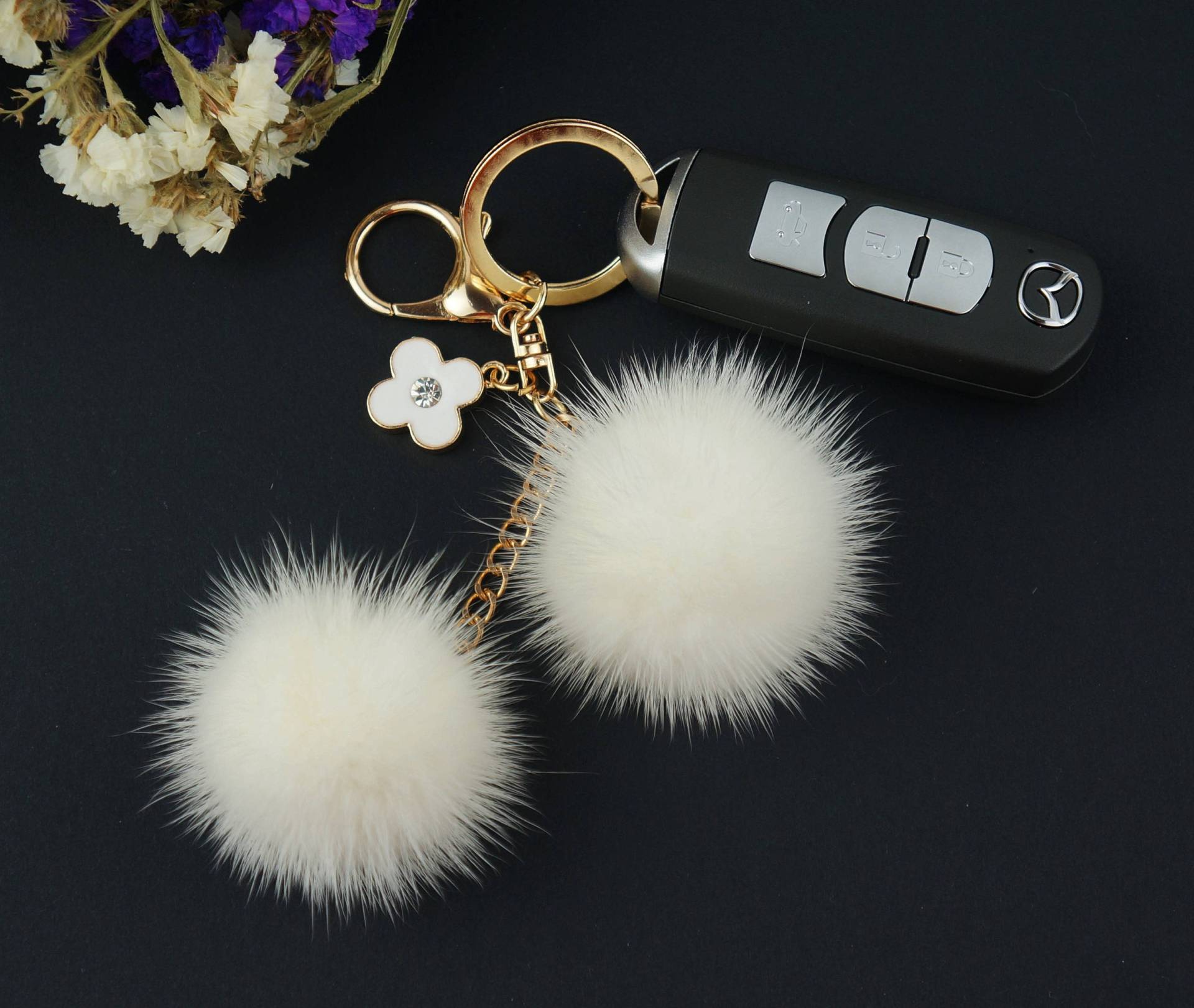 Weißer Nerz Pom Schlüsselanhänger Blumen Taschenbaumler Taschenaccessoire von NataliStudioUA