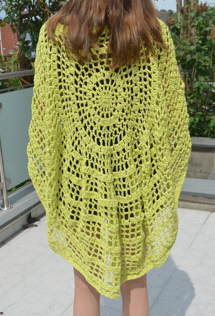 Poncho Cape Boho Häkeln Weiche Wolle Warm Crochet Knit Geburtstag Muttertag Geschenk Ostergeschenk von NataliZimm