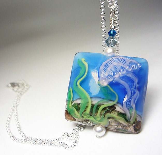 Artisan Lampwork Halskette Dunkel Aqua Blau Ozean Welle Strand Schmuck Sterling Silber Handgemachte Qualle Sea Jelly Anhänger von NataliaKh