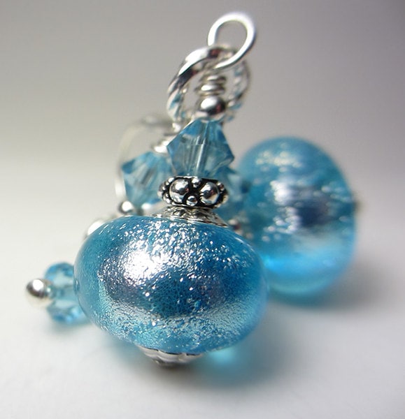 Handgefertigte Lampwork Ohrringe Hellblaue Dichroic Aqua Blau Sterling Silber Ohrring Geschenk Für Sie von NataliaKh