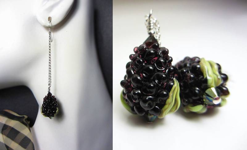 Handwerker Lampwork Ohrringe Dunkel Lila Beeren Ohrhänger Sterling Silber Baumeln Brombeeren von NataliaKh