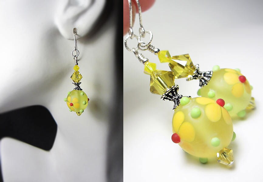 Handwerker-Lampwork Ohrringe Zitrone Dolly Dotty Blumen Matt Gelb Sommer Schmuck Natur Geschenk Für Sie von NataliaKh