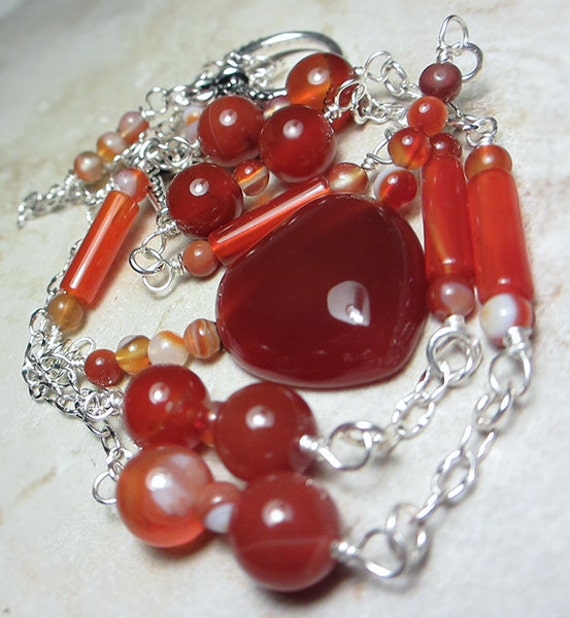 Natürliche Rote Achat-Halskette Achat-Herz-Anhänger Edelstein-Halskette Eine Von Einer Art Halskette Boho Style Lange Achat-Perlen-Halskette von NataliaKh