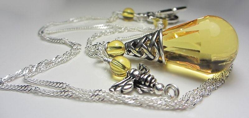Swarovski Light Topaz Kristall Halskette Golden Gelb Citrin Honiggelb Honey Bee von NataliaKh