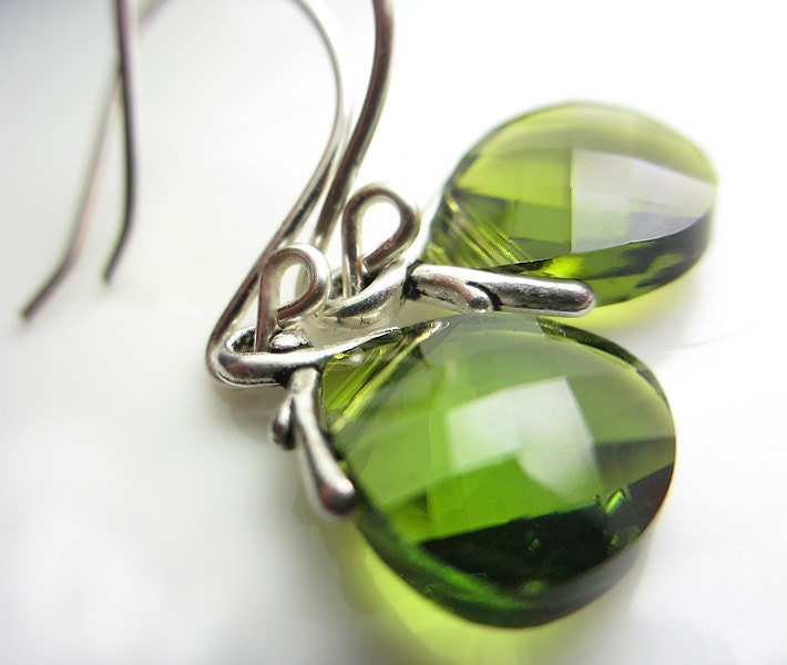 Swarovski Olivgrüne Ohrringe Blattgrün Kristall Grün Tropfen Antik Gold Silber Vine Ohrhänger Geschenk von NataliaKh