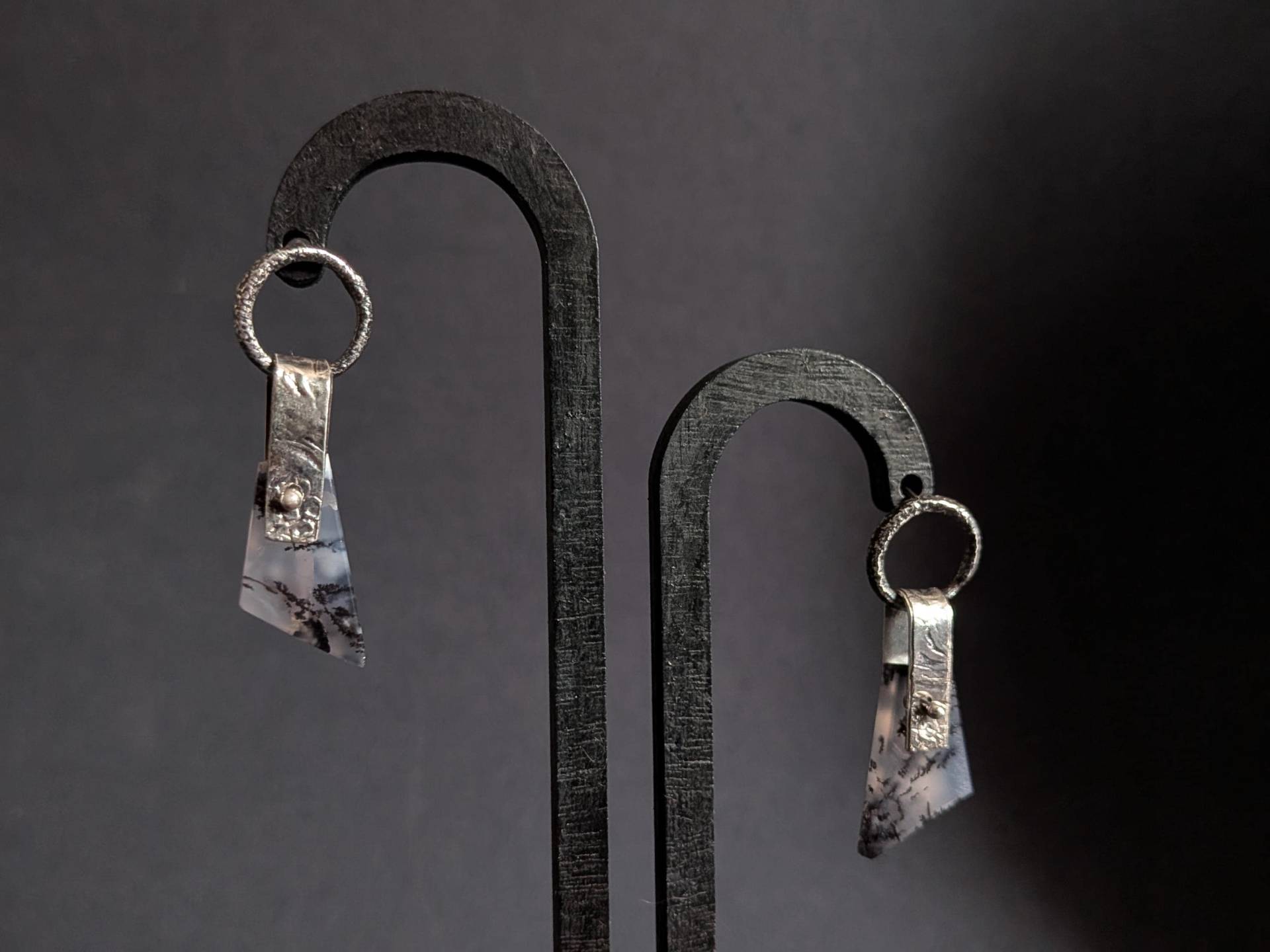 Wabi Sabi Dendritenopal Sterlingsilber Ohrstecker Rustikaler Steinschmuck von Nataliaraya