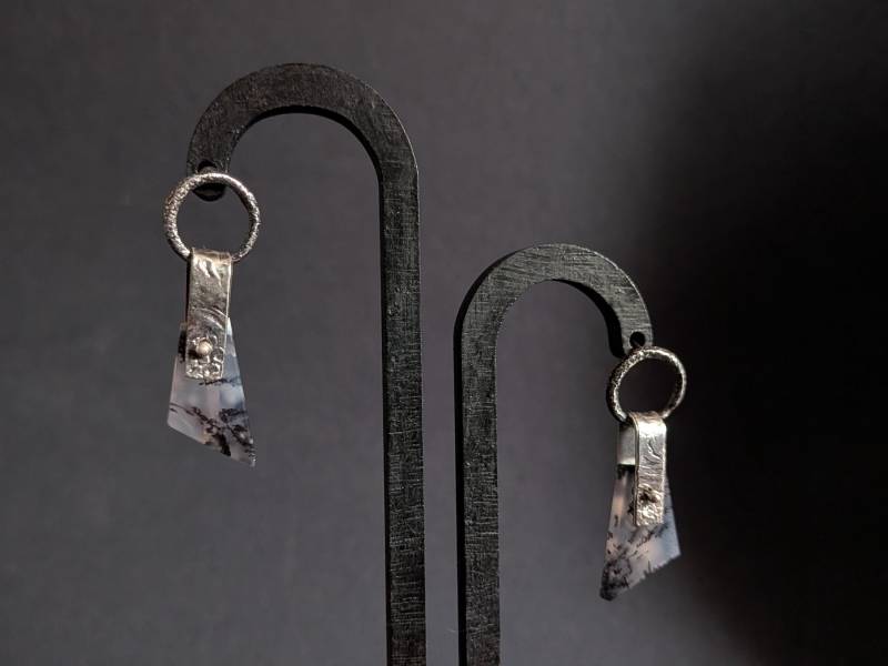 Wabi Sabi Dendritenopal Sterlingsilber Ohrstecker Rustikaler Steinschmuck von Nataliaraya
