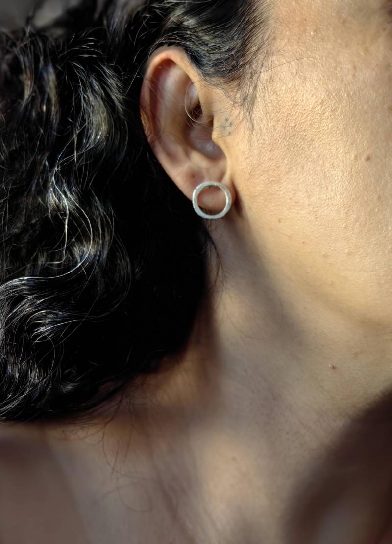 Zierliche Sterling Silber Kreis Ohrstecker Zierliche Sterling Silber Kreis Ohrstecker von Nataliaraya