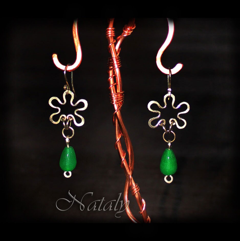 Smaragd Ohrringe, Grüne Blumen Sterling Silber Minimalist Wire Wrapped Teardrop Schmuck Smaragd Ohrringe, Grüne Blumen Sterling Silber Minimalist Wire Wrapped Teardrop Schmuck von NatalyDesign