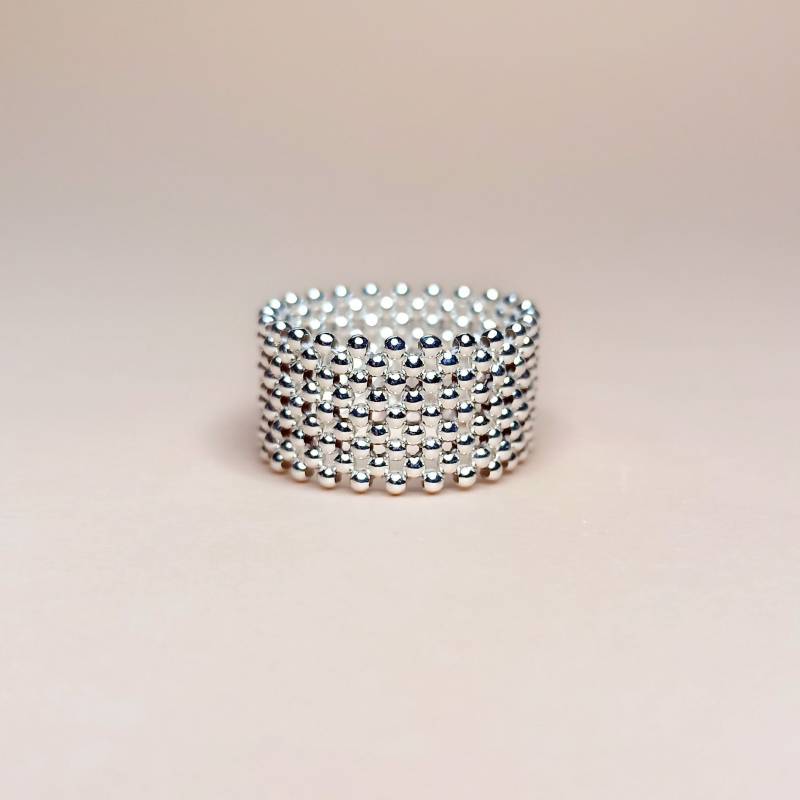 Breiter Ring Kleine Silberperlen Ring, Reihen Kugel Silber Zarter Ring Silber/"Ourse" von NatashaRBijoux