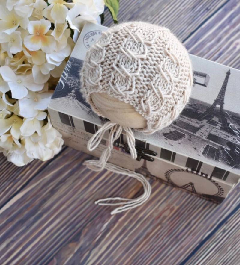 Handgestrickte Babymütze Aus Merinowolle Hellgraue Neugeborenenmütze von Natashaspropstudio