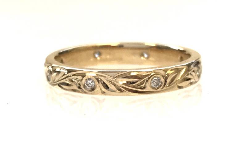 Diamant-Handgravierte Hochzeits - Oder Jubiläumsband Mit Reben - Und Blatt-Handgravur von NathanJewelers