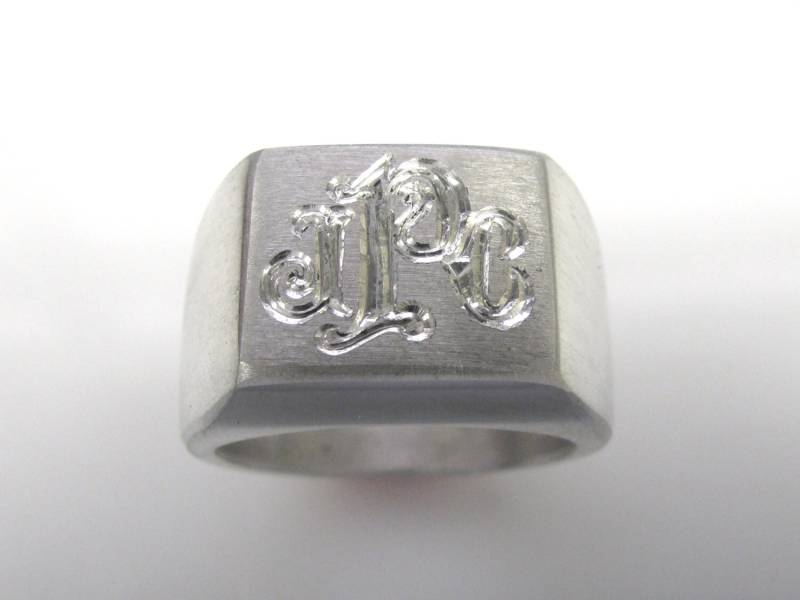 Personalisierte Schwere Solide Hand Gravierte Siegelmonogramm Ring in Sterling Silber von NathanJewelers