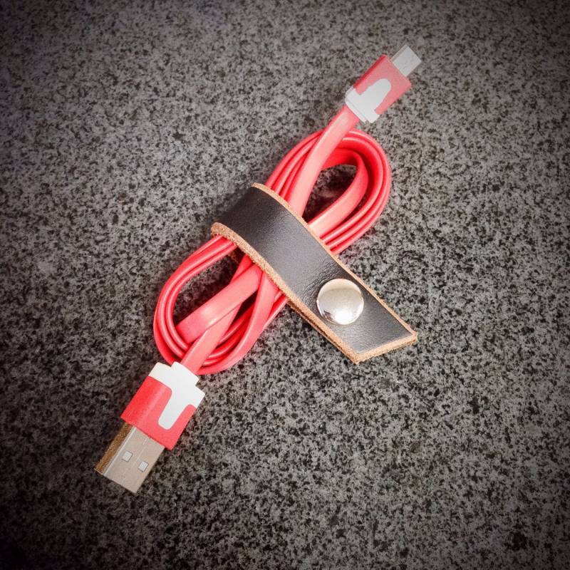 Lederkabel/Ohrstecker Organizer Lederkabel/Ohrstecker Organizer von NathanLeather