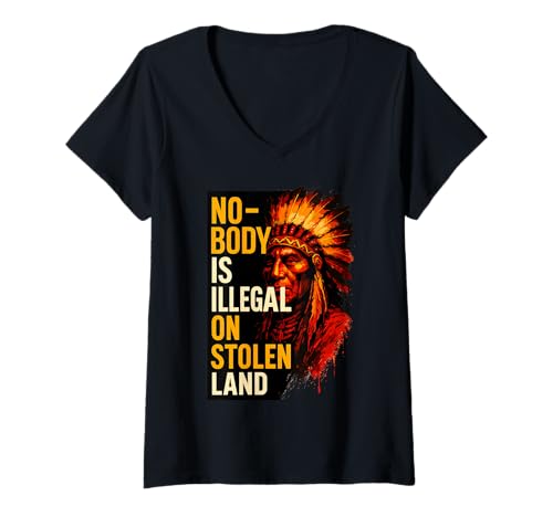 Damen Niemand ist illegal, wenn es um gestohlenes Landdesign geht T-Shirt mit V-Ausschnitt von Native American Culture Art by NLTS