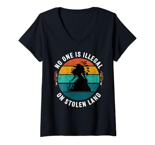 Damen No One is Illegal On Stolen Land Indianer Indigenous T-Shirt mit V-Ausschnitt Damen No One is Illegal On Stolen Land Indianer Indigenous T-Shirt mit V-Ausschnitt von Native American Indigenous Peoples Day Tee