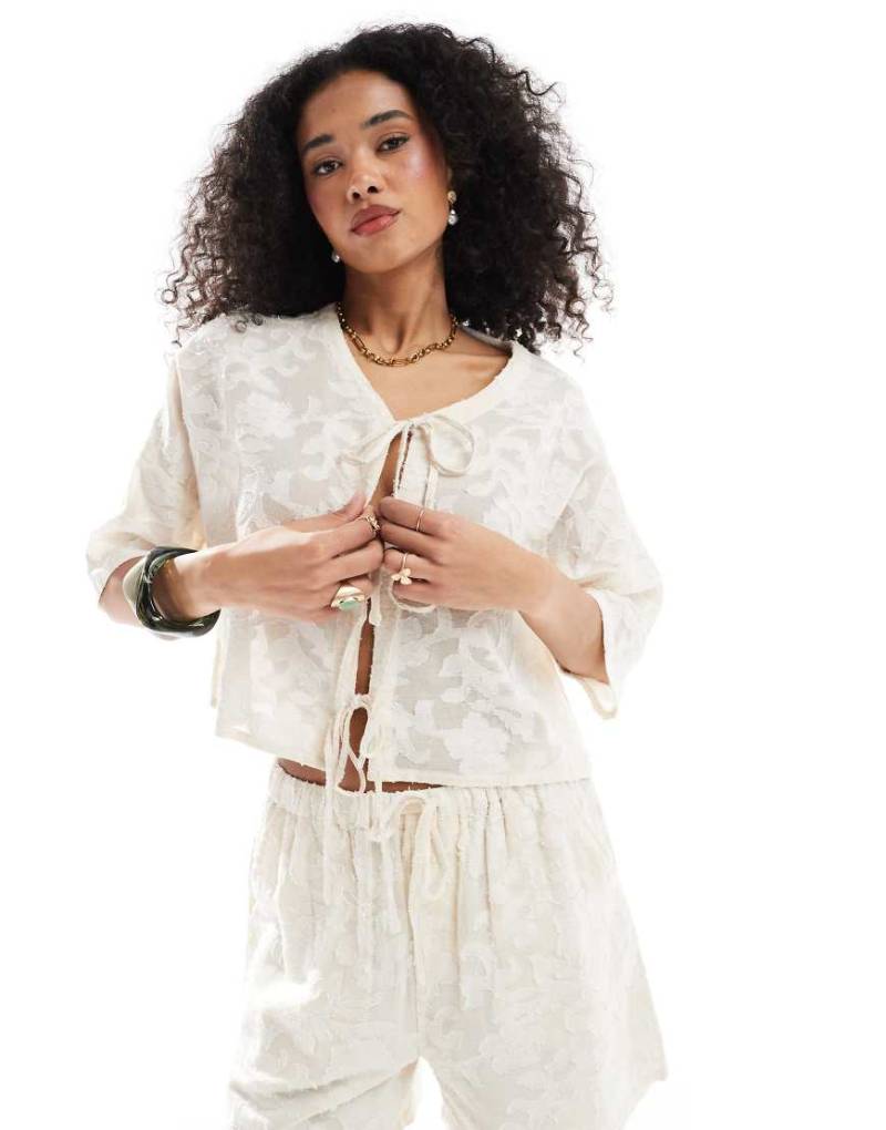 Native Youth - Bestickte Cropped-Bluse in Elfenbein-Weiß von Native Youth