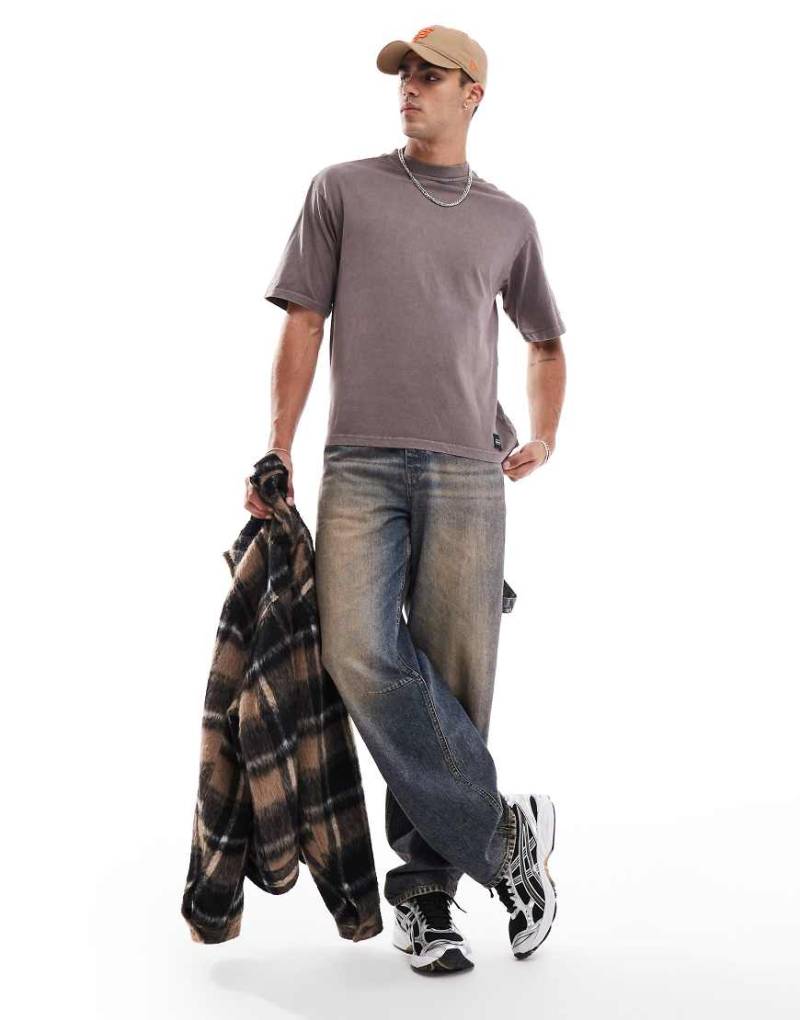 Native Youth - Locker geschnittenes T-Shirt in brauner Acid-Waschung von Native Youth