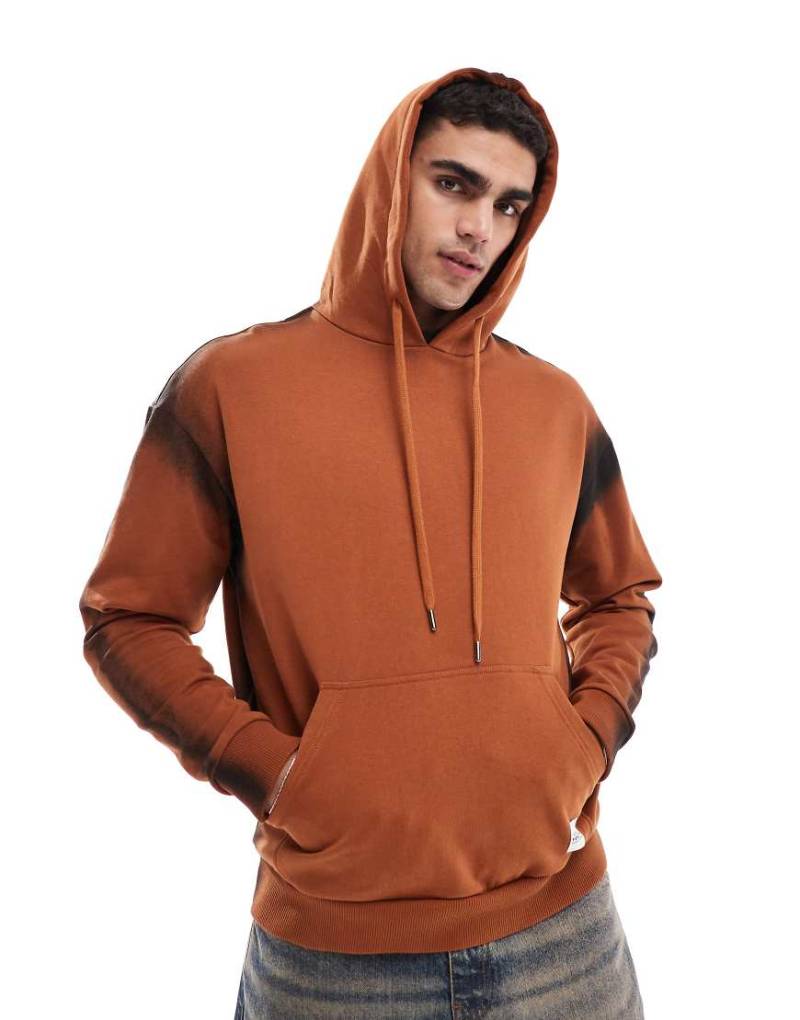 Native Youth - Oversize-Kapuzenpullover in Rostrot mit Spray-Färbung-Braun von Native Youth