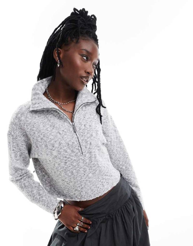 Native Youth - Pullover in Kalkgrau mit Stehkragen und Reißverschlussdetail von Native Youth