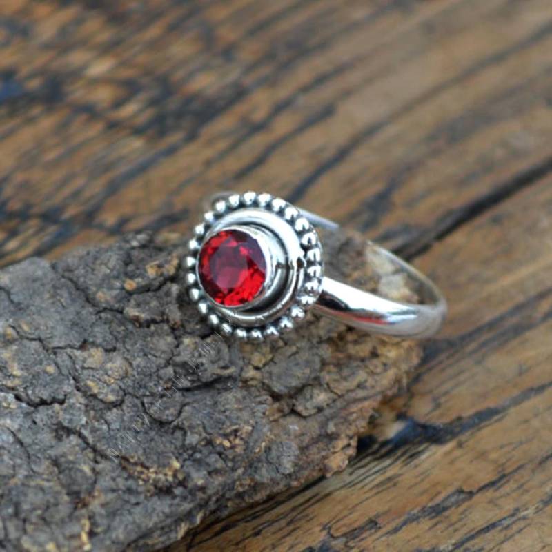 Granat Edelstein Ring - Rundschliff Und Sterling Silber Designer Januar Birthstone Geschenk Schöner von NativeFineJewelry