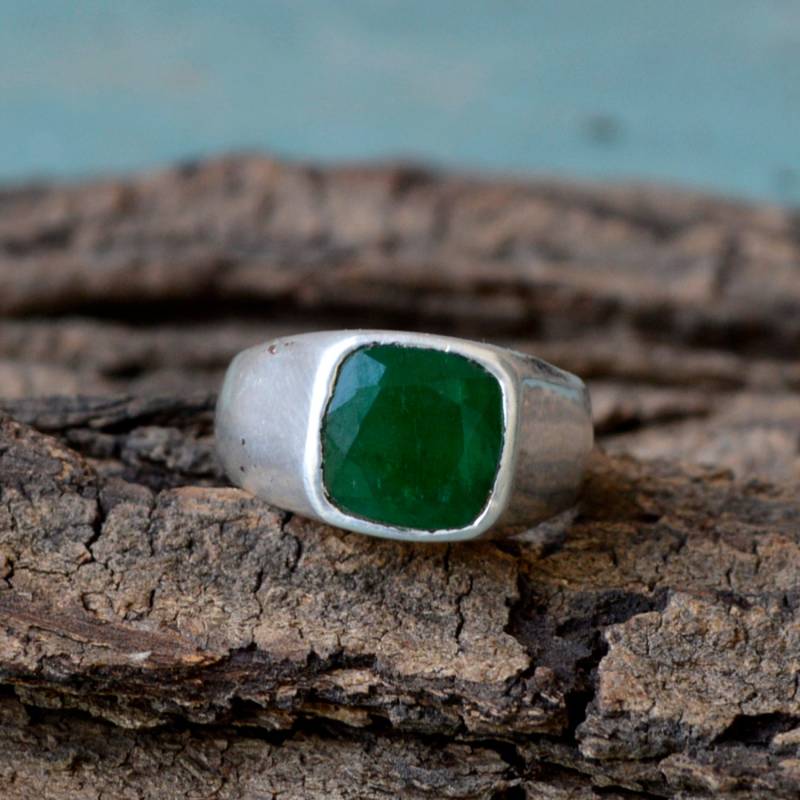Handgefertigter Kissen Smaragd Ring 925 Sterling Silber Mai Geburtsstein von NativeFineJewelry