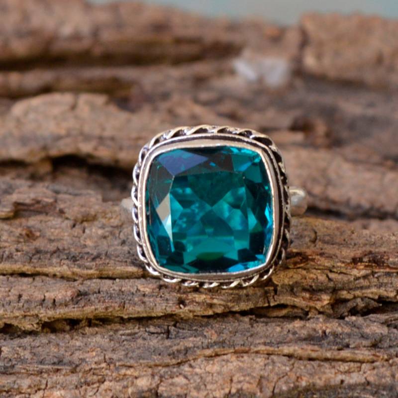 Neon Blauer Apatitquarz Ring Sterling Silber Im Kissenschliff von NativeFineJewelry