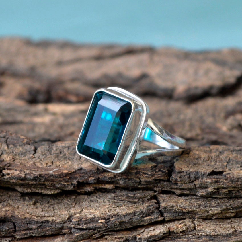 Neon Blauer Apatit Quarz Ring Oktagon Sterling Silber Bezel Ring von NativeFineJewelry