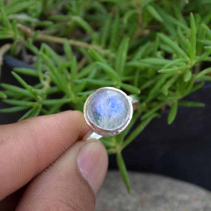 Regenbogen Mondstein Ring Runder Edelstein, 925 Sterling Silber Bezel von NativeFineJewelry