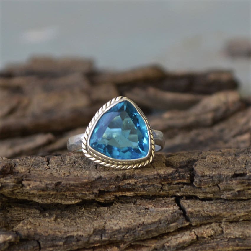 Trillion Blauquarz Ring Lünette Set Sterling Silber Handwerker-Ring von NativeFineJewelry