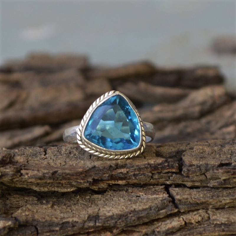 Trillion Blauquarz Ring Lünette Set Sterling Silber Handwerker-Ring von NativeFineJewelry