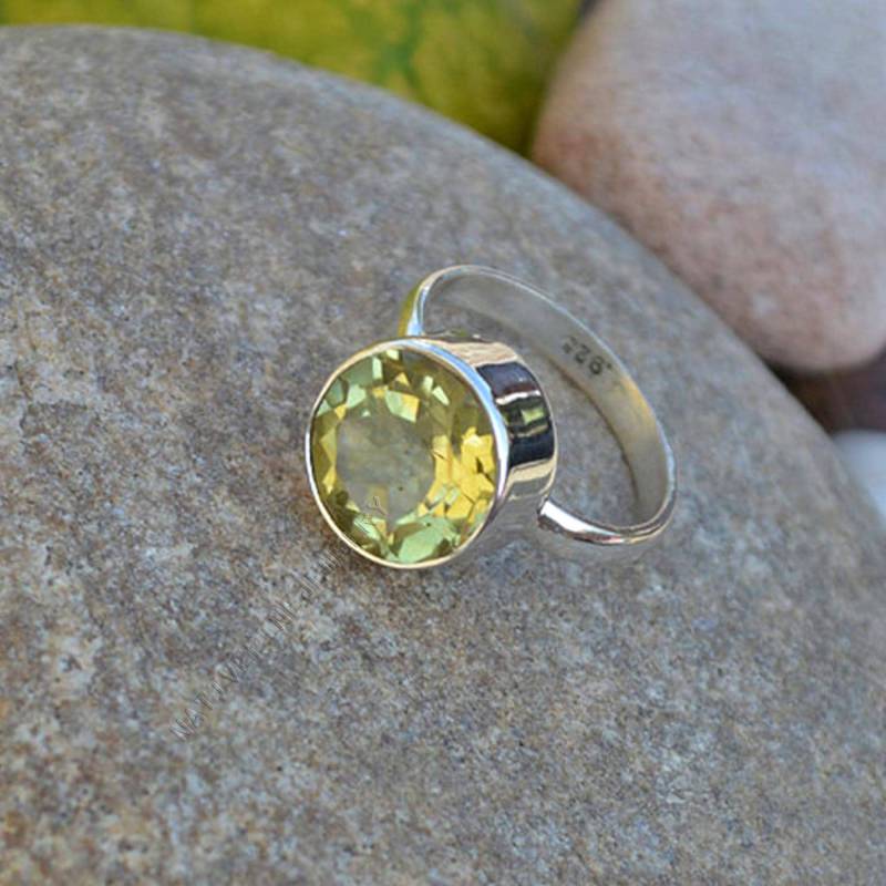 Zitronen-Topas Ring 925 Sterling Silber Solitär Mit Rundschliff von NativeFineJewelry