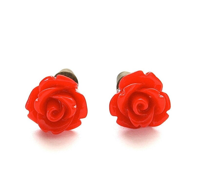 Tiny So Red Rose Ohrringe, Unter 5 Dollar, Weihnachtsrot, Geschenk Für Sie von NativeSisters