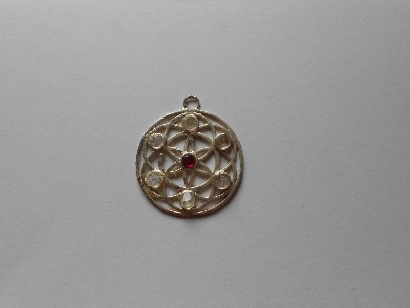 Mandala-Anhänger Mit Herkiemer Diamanten Und Amethyst Mandala-Anhänger Mit Herkiemer Diamanten Und Amethyst von NativeSpiritMarket