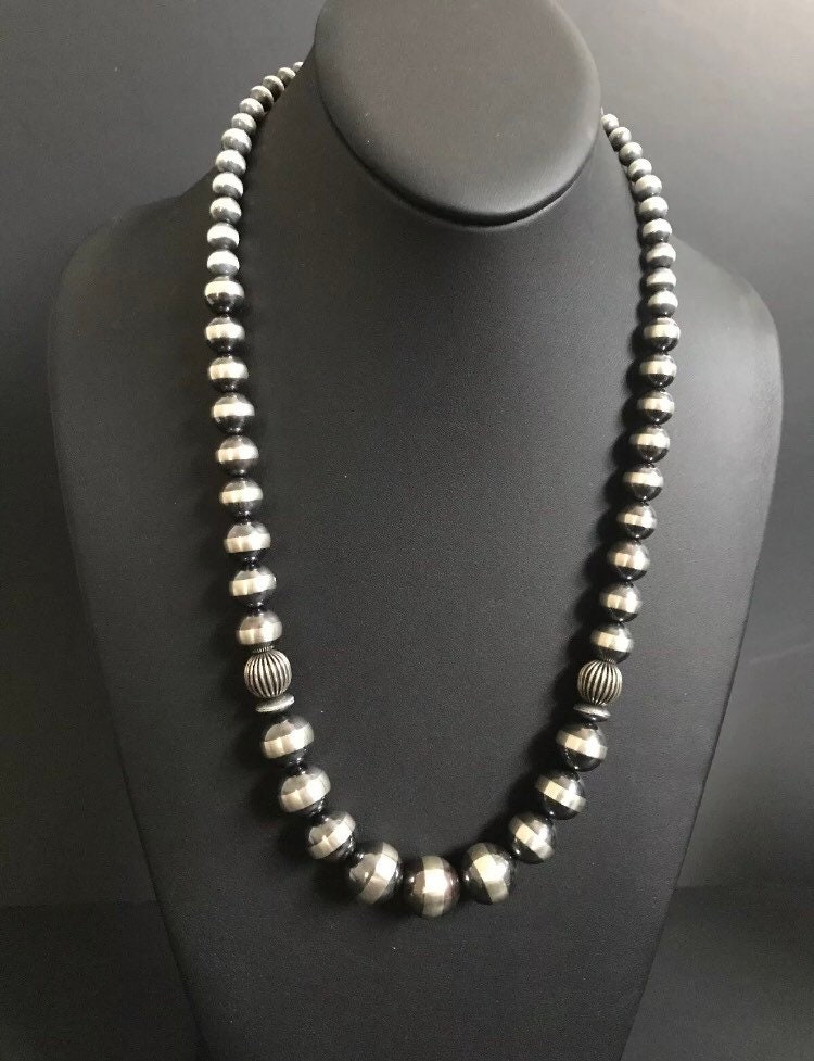 Graduierte Perlenkette Aus Sterlingsilber . 51 cm von NativeTurquoiseT