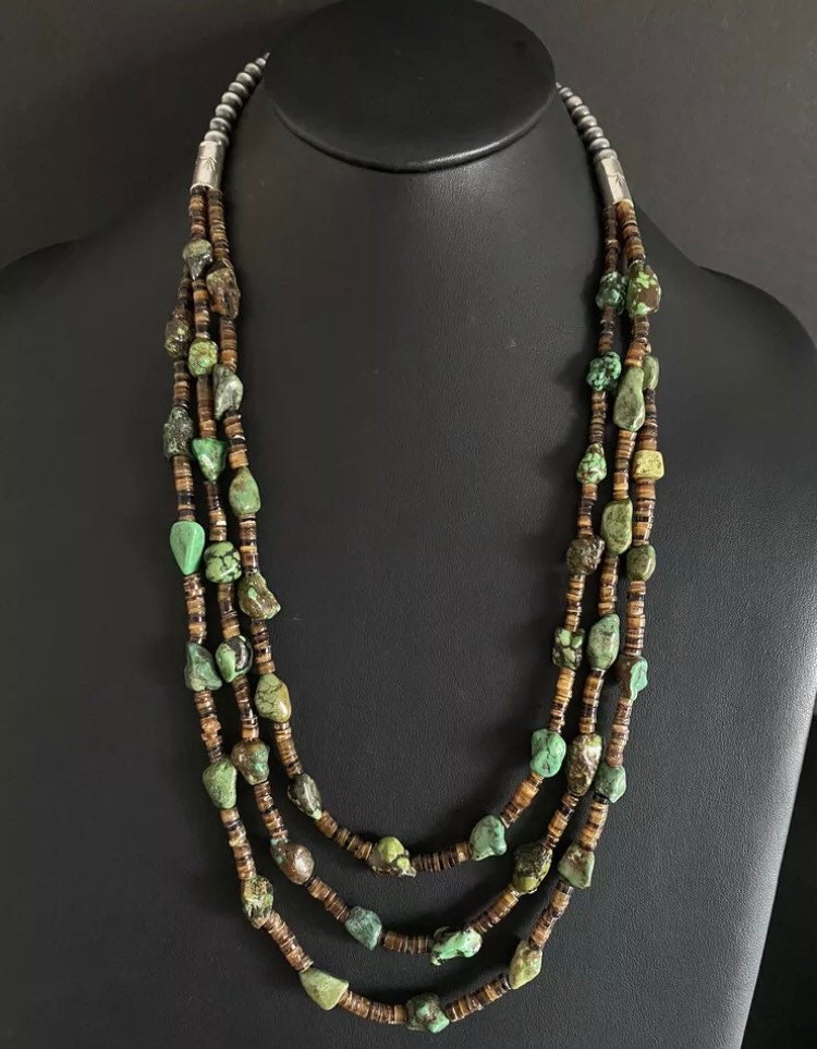 Sterling Silber Layered Multi Strang Grün Türkis Nuggets Perlenkette 30" von NativeTurquoiseT