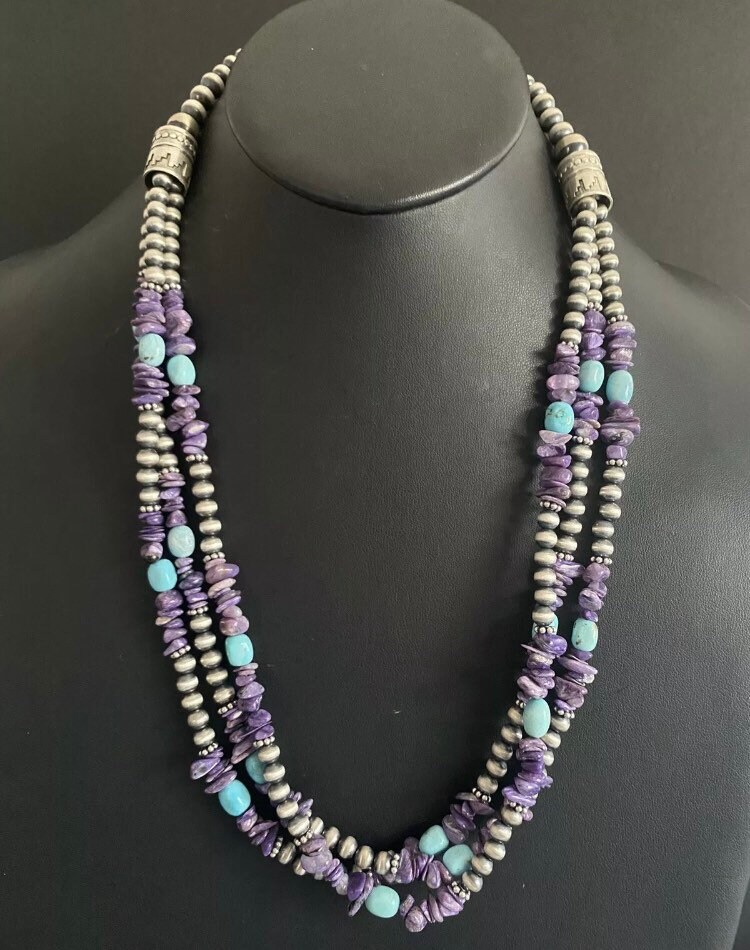 Sterling Silber Multi Strang Charoit Türkis Perlen Halskette. 26 Zoll von NativeTurquoiseT